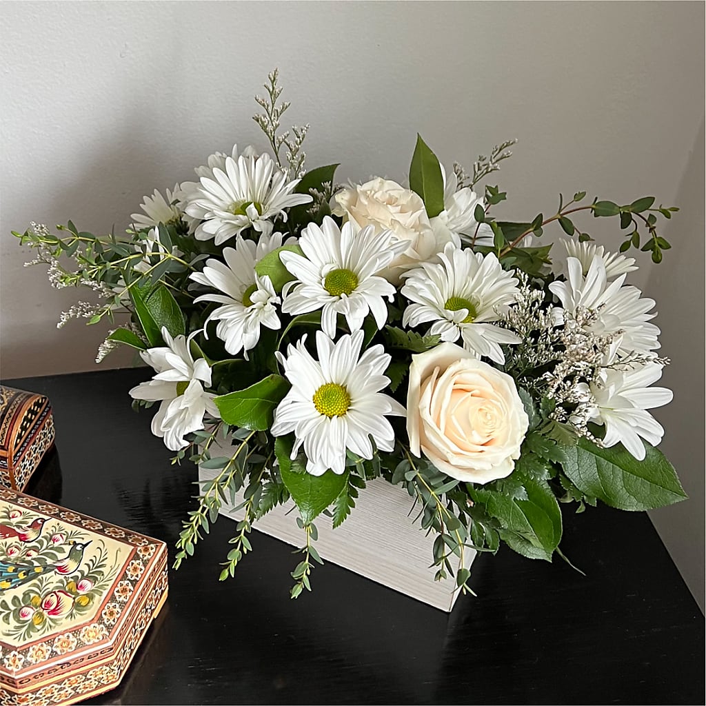 Fresh Linen Box Bouquet – GIA'S GARDEN FLOWER SHOP INC, Bronx NY