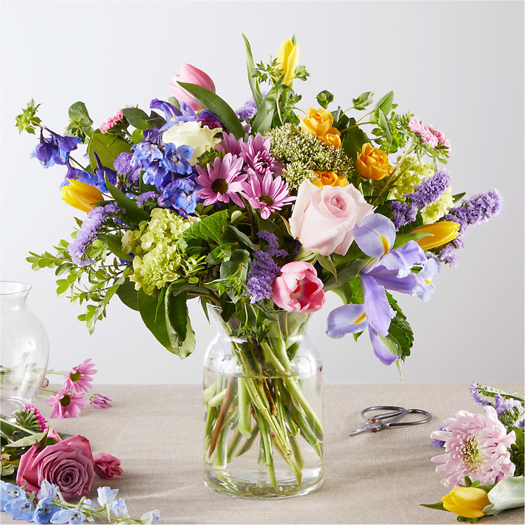 Pastel Tradition - A Florist Original – GIA'S GARDEN FLOWER SHOP INC, Bronx NY