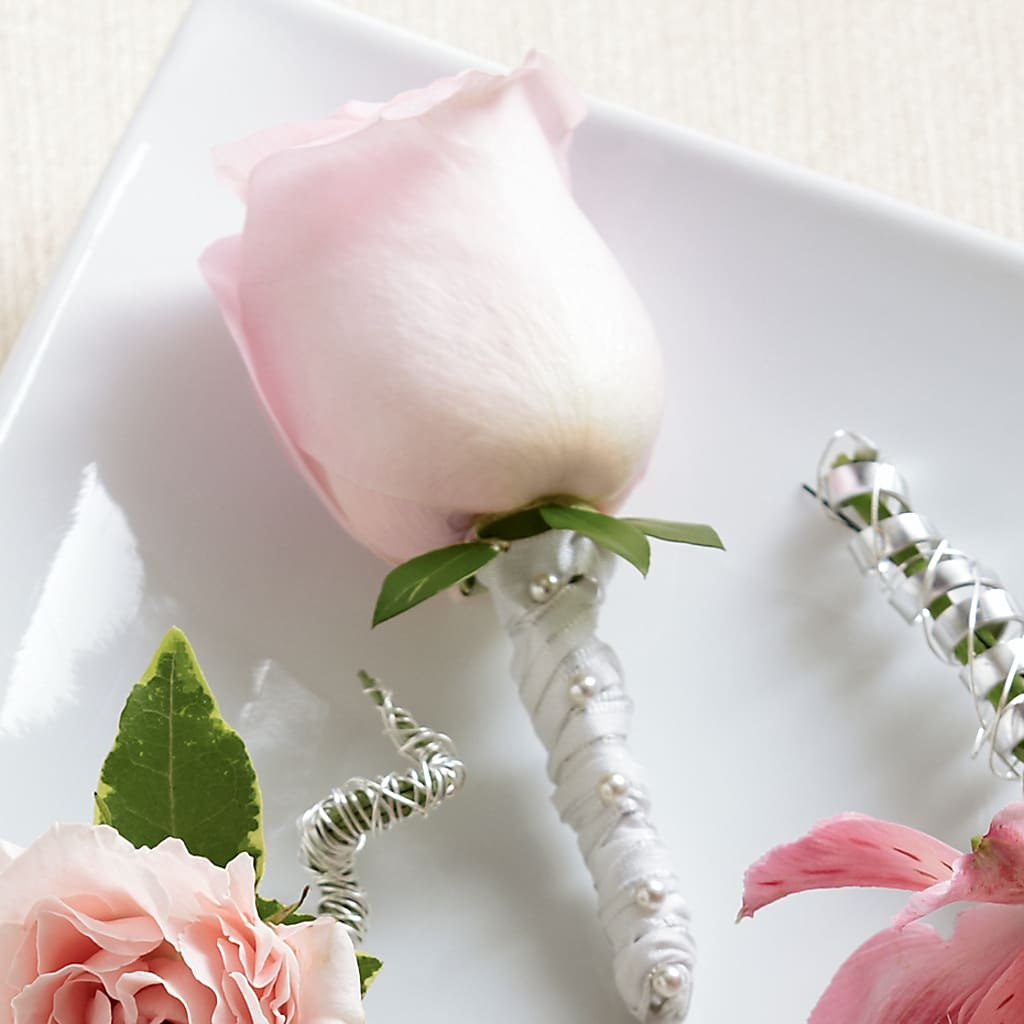 Pink Rose Boutonniere – GIA'S GARDEN FLOWER SHOP INC, Bronx NY