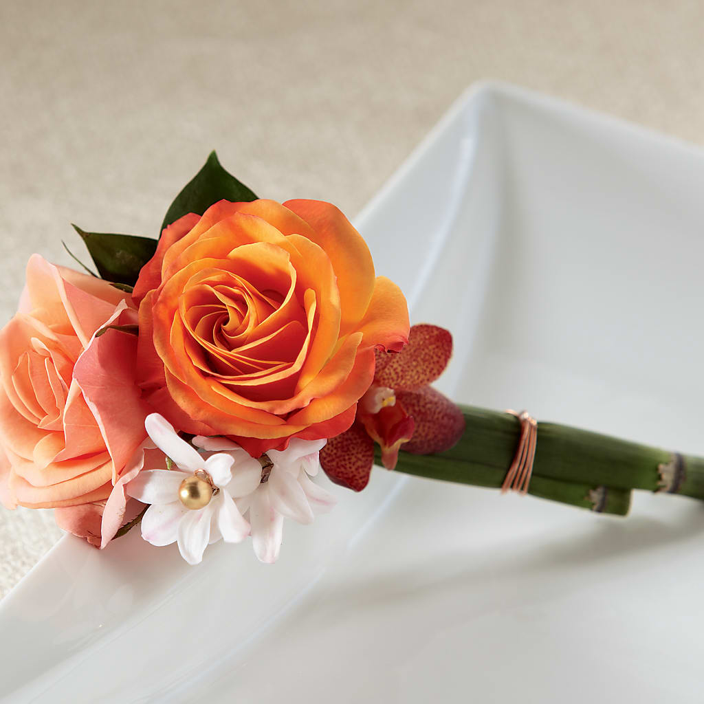 Sunset Dream Boutonniere – GIA'S GARDEN FLOWER SHOP INC, Bronx NY