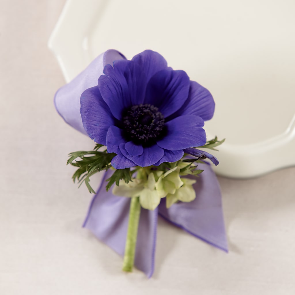 Purple Passion Boutonniere – GIA'S GARDEN FLOWER SHOP INC, Bronx NY