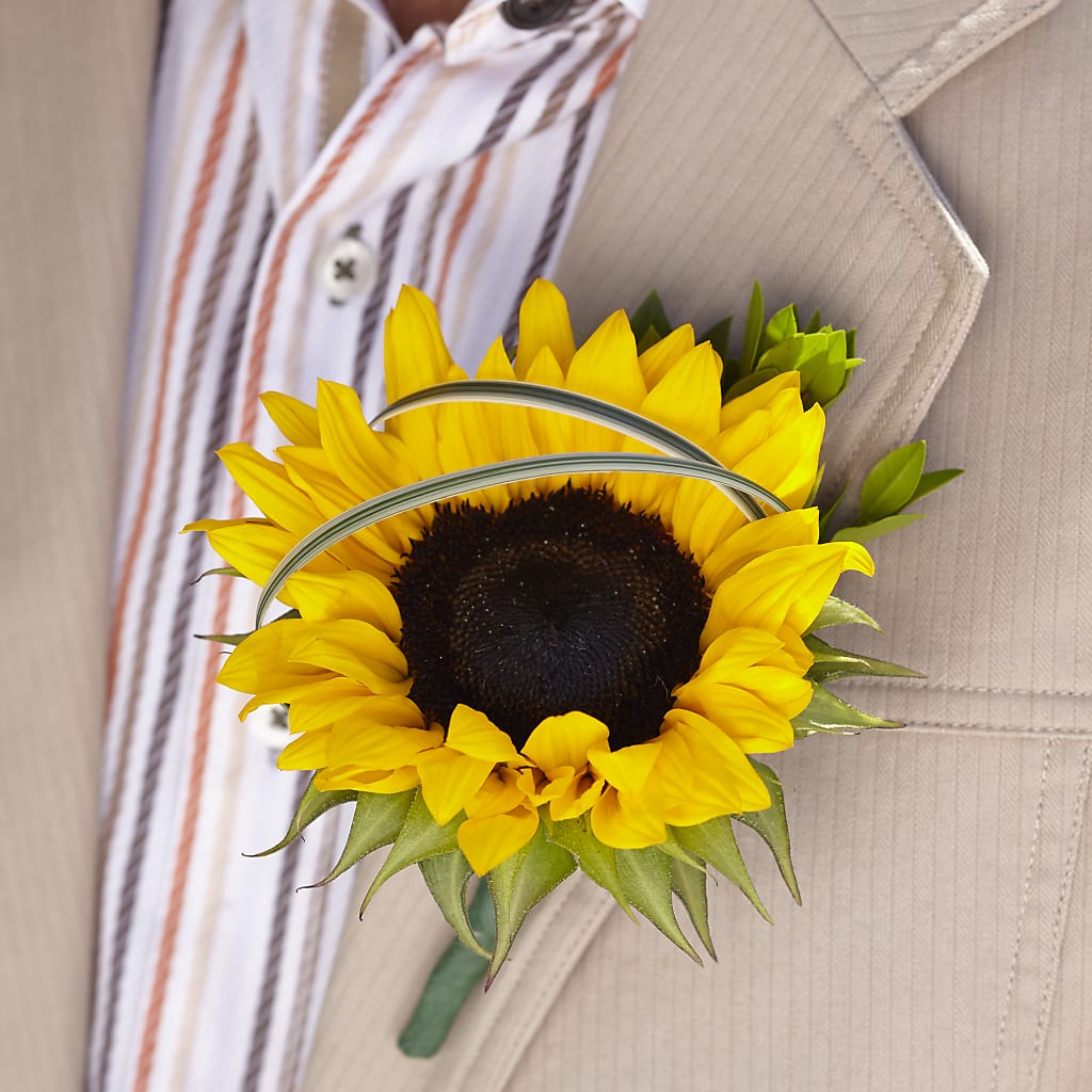 Free Spirit Boutonniere – GIA'S GARDEN FLOWER SHOP INC, Bronx NY