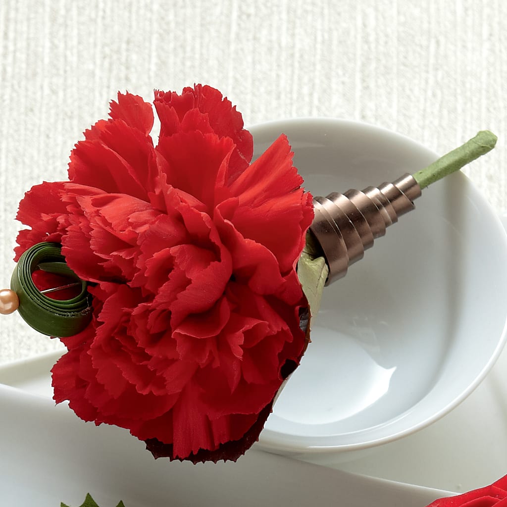 Red Carnation Boutonniere – GIA'S GARDEN FLOWER SHOP INC, Bronx NY