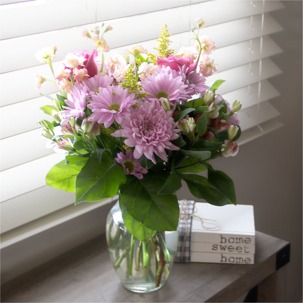 Pastel Tradition - A Florist Original – GIA'S GARDEN FLOWER SHOP INC, Bronx NY