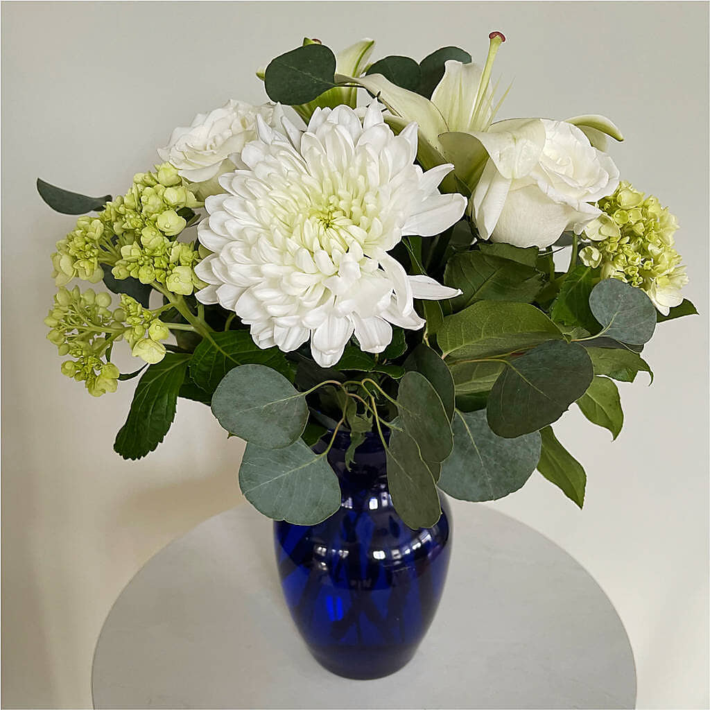 Snowy Dreams Bouquet – GIA'S GARDEN FLOWER SHOP INC, Bronx NY