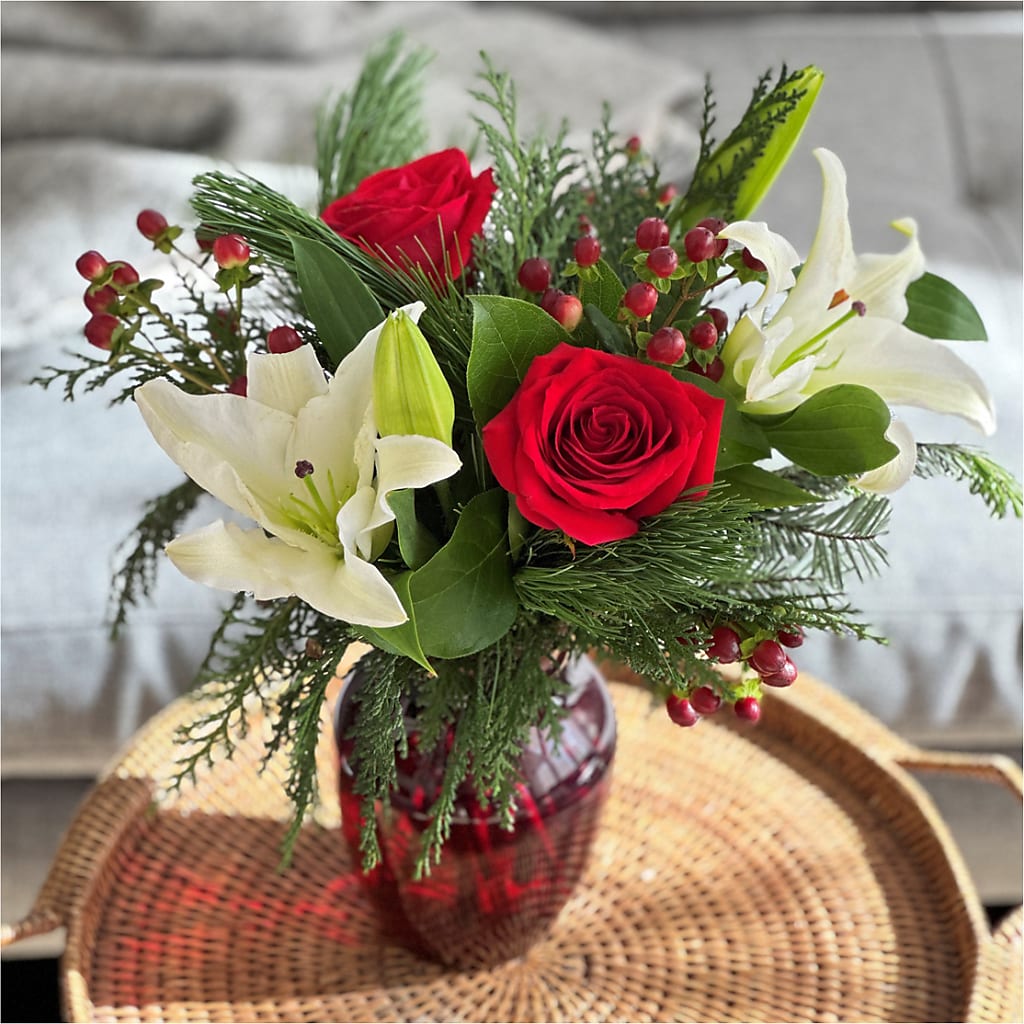 Evergreen Delight Bouquet – GIA'S GARDEN FLOWER SHOP INC, Bronx NY