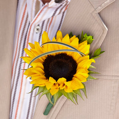 Free Spirit Boutonniere – GIA'S GARDEN FLOWER SHOP INC, Bronx NY